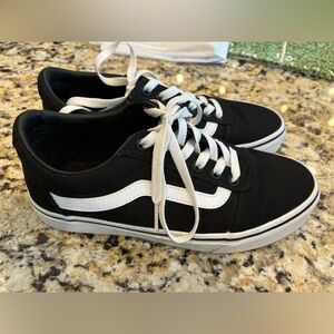 Vans Women’s Ward Skate Shoes size 7.5